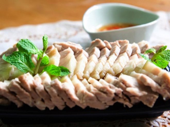 sắp thịt heo ra đĩa