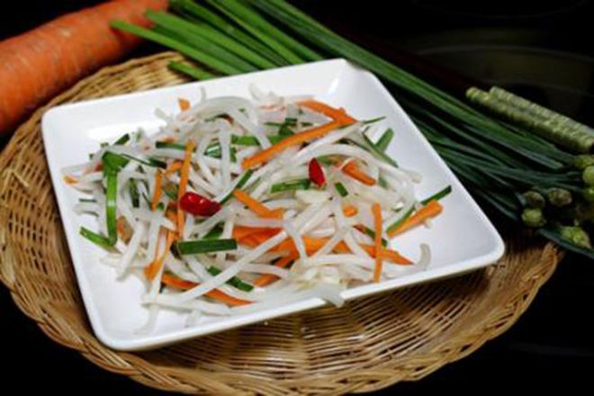 giá và hành luộc