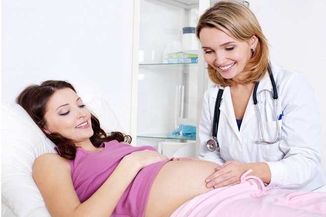 Hãy gặp bác sỹ nếu bạn có bất cứ thắc mắc gì về cân nặng của bé so với bảng trọng lượng thai nhi