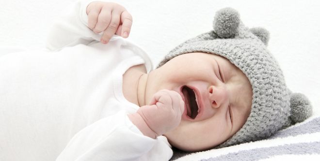 trẻ khóc nhiều