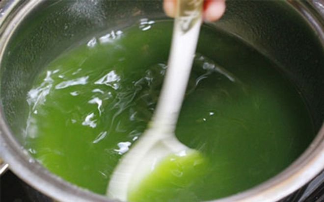khuấy nước rau câu lá dứa