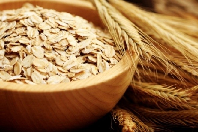 bột yến mạch rất có lợi cho bé khi ăn dặm