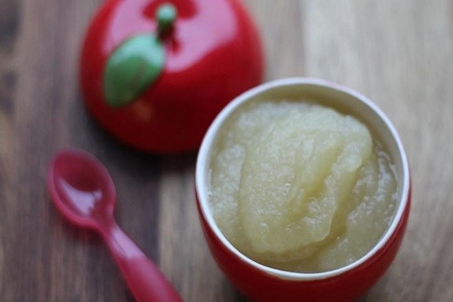 dùng táo đỏ để chế biến thức ăn dặm cho bé
