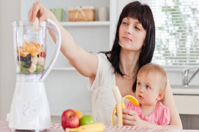 cho bé ăn sinh tố các loại hoa quả