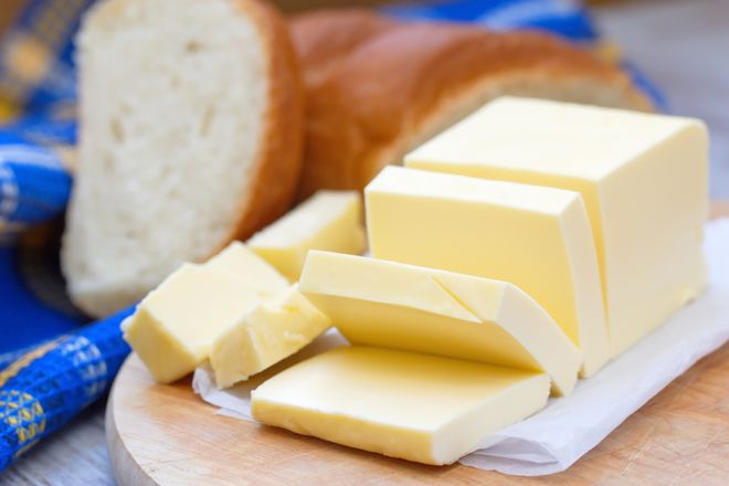 cắt bơ thành miếng chữ nhật