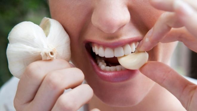 tỏi điều hòa hormone và tăng cường hệ thống miễn dịch của phụ nữ.