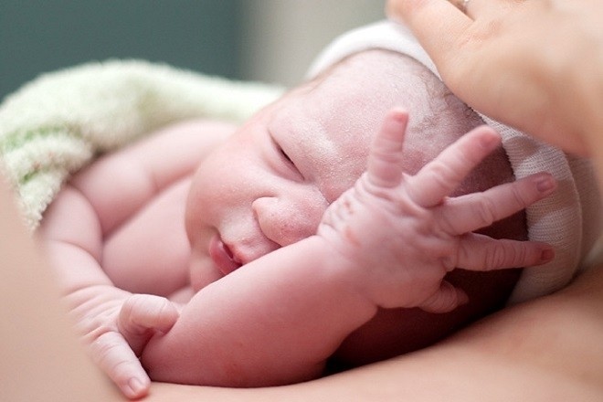 trẻ sơ sinh bị đàm nhớt