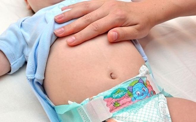 trẻ sơ sinh bị đầy hơi