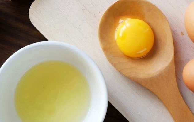 lòng đỏ và lòng trắng trứng