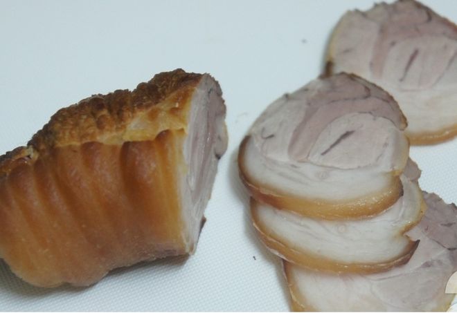 thái thịt thành từng lát mỏng vừa ăn