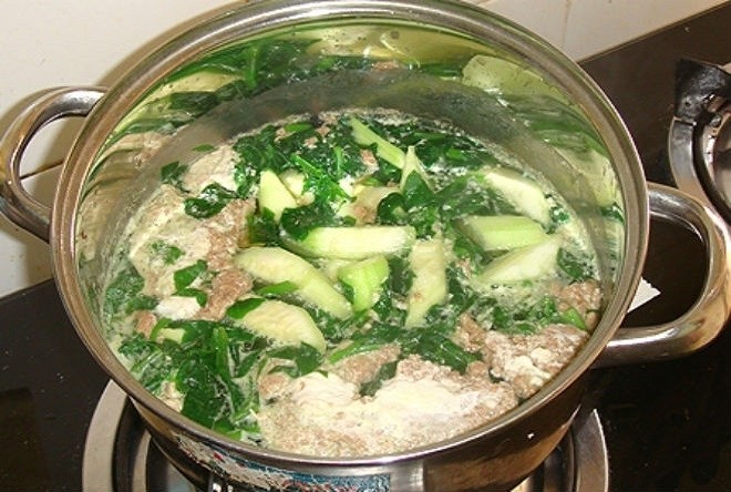 cho mướp rau đay vào canh