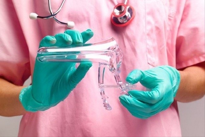 các mẹ nên liên hệ với bác sĩ và hộ sinh trước khi có ý định sinh con tại nhà