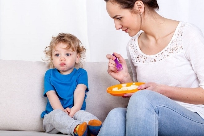 mẹ nên cho bé ăn dặm đúng cách