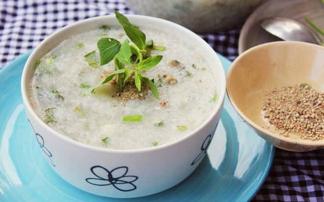 cháo giò heo hạt sen