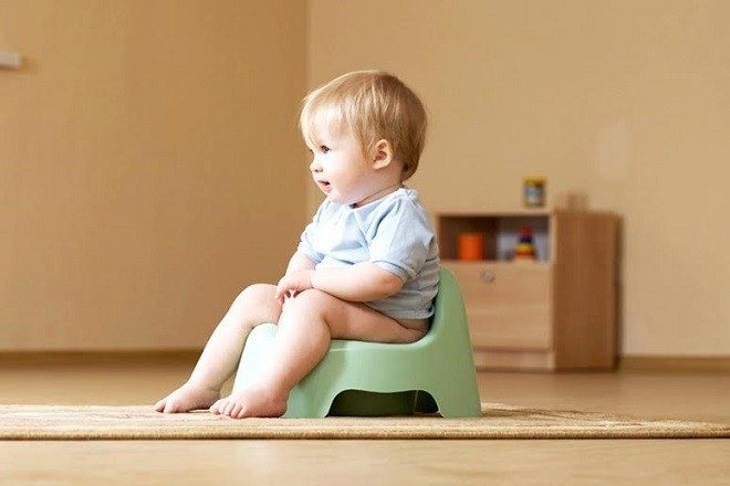 trẻ sơ sinh đi tiểu nhiều có sao không