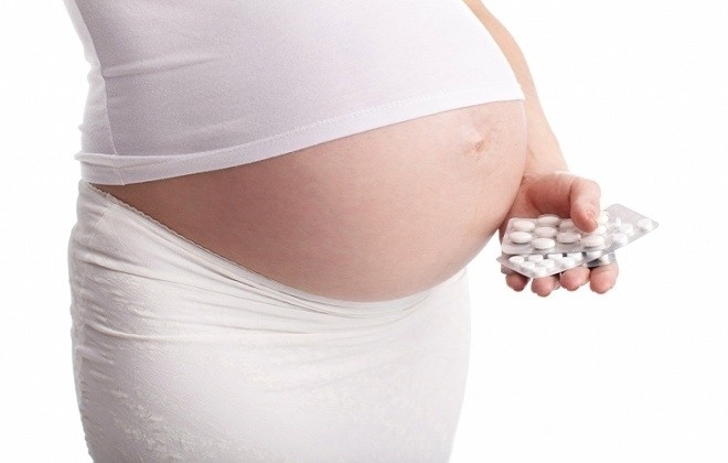 Bà bầu không nên tự ý dùng thuốc