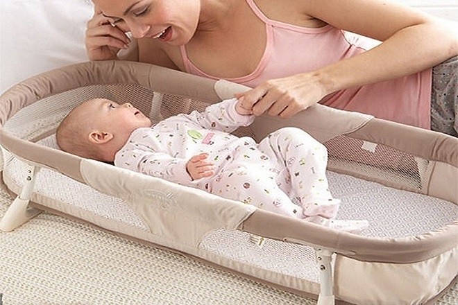 mẹ nên hạn chế sự rung lắc mạnh khi bé nằm nôi