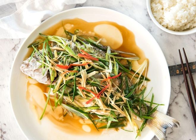 cá hấp hành gừng