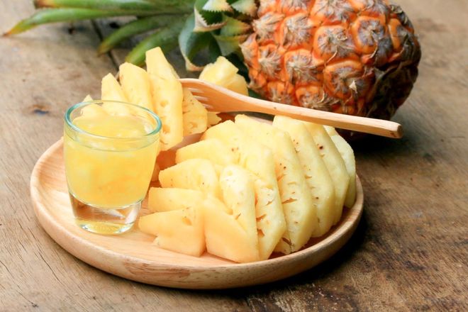trong thơm chưa chứa chất bromelain làm mềm tử cung giúp mẹ nhanh chuyển dạ