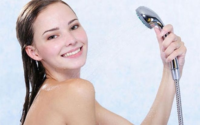 mẹ bầu nên tắm gội sau khi sinh để cơ thể không tạo vi khuẩn gây bệnh