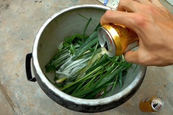 đổ bia vào cá