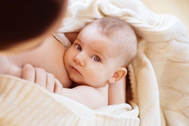 trẻ sơ sinh lười bú