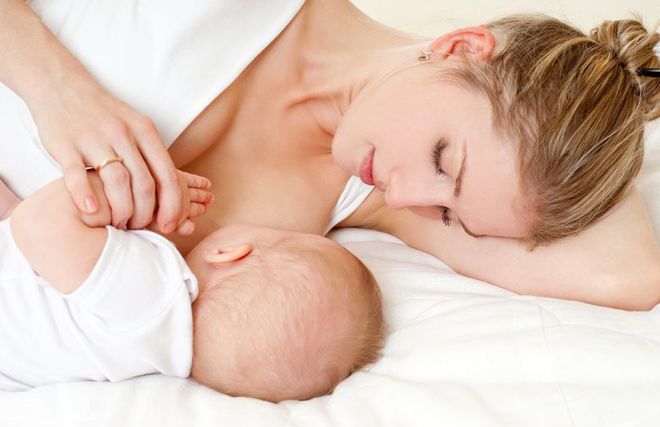 bú mẹ hoàn toàn giúp giảm nguy cơ viêm phổi ở trẻ sơ sinh