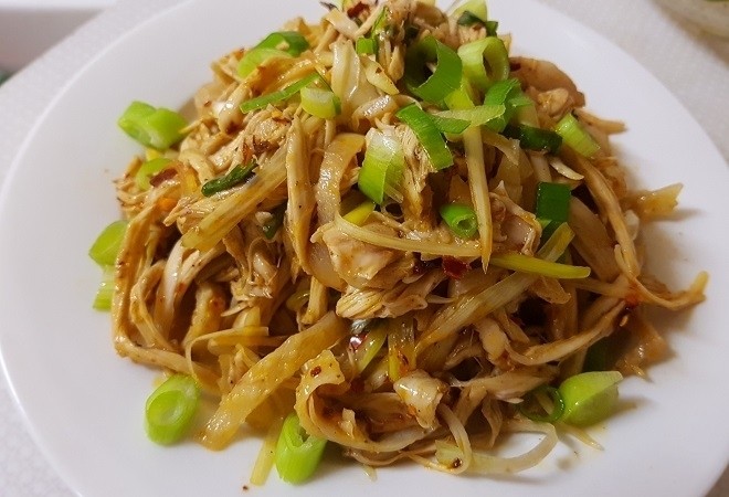 gỏi gà xé tứ xuyên