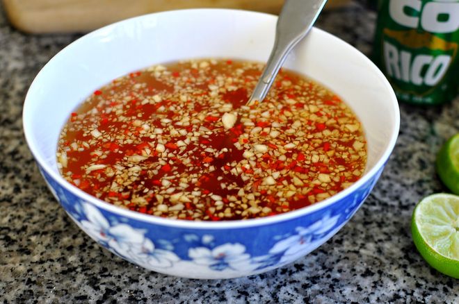 chén nước mắm chua ngọt