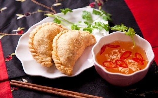 bánh xếp chấm nước mắm chua ngọt