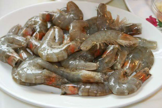 cắt đầu đuôi của tôm