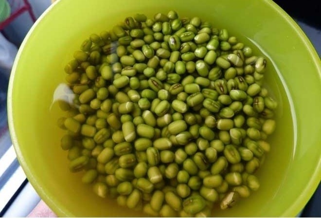 đậu xanh ngâm nước