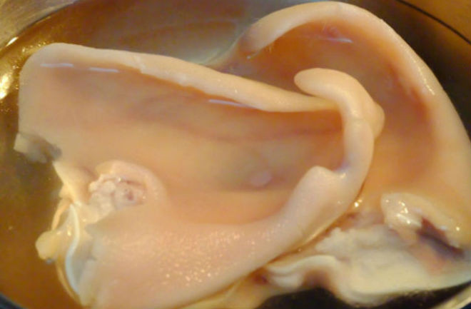 mẹo rửa sạch tai heo