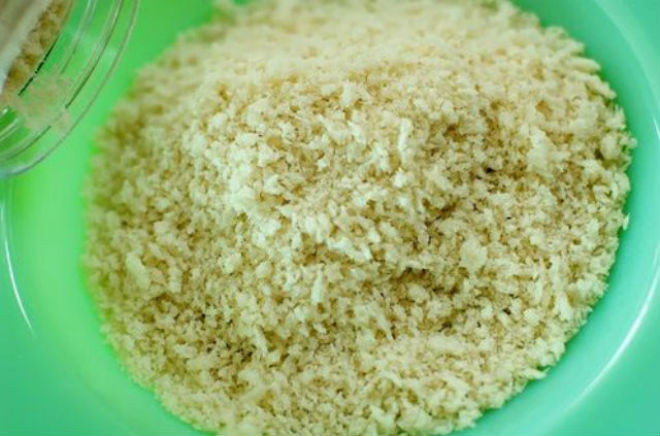 bột chiên xù từ bánh mì ngọt