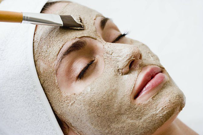 đắp mặt bằng bột cám gạo