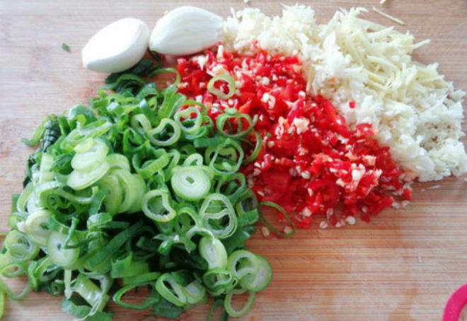 gừng tỏi ớt hành lá thái nhuyễn