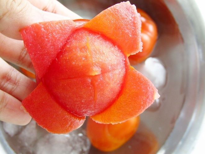bóc vỏ cà chua
