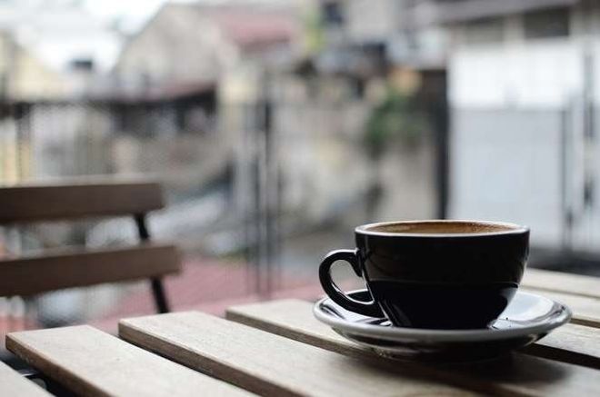 trà hoặc cà phê