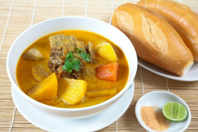 cà ri gà chấm bánh mì