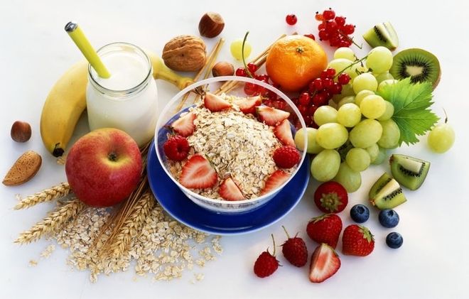 trái cây và sữa cho bé