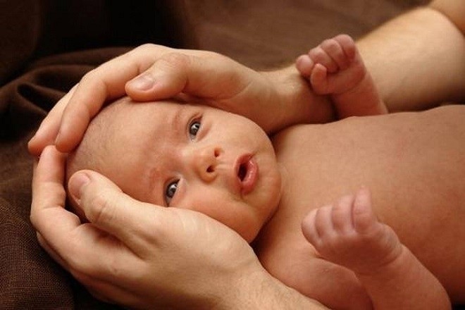 nấc cụt là một hiện tượng bình thường ở trẻ