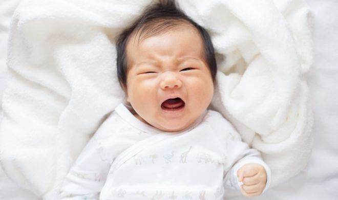 thiếu dưỡng chất là nguyên nhân khiến trẻ 2 tháng tuổi ngủ ít