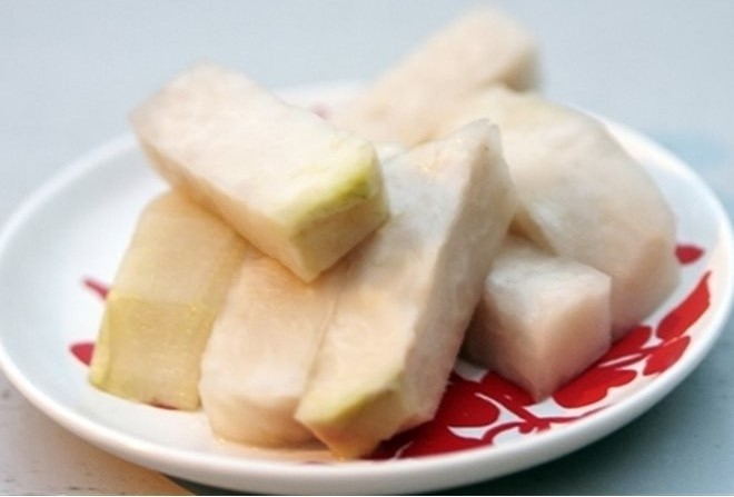su hào ngâm khoảng 2 3 ngày là có thể lấy ra thái miếng vừa ăn