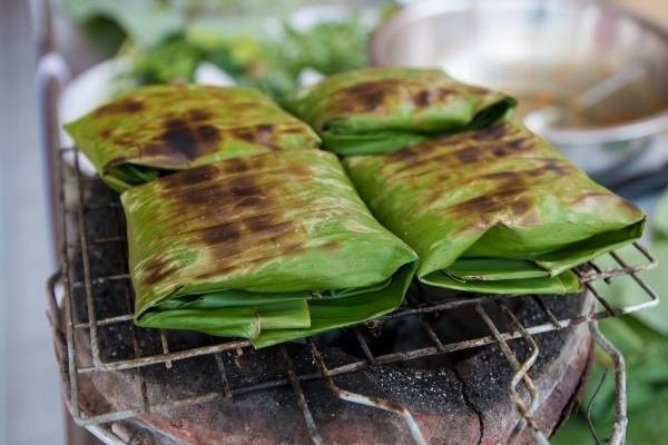 cá bọc lá chuối nướng than hoa