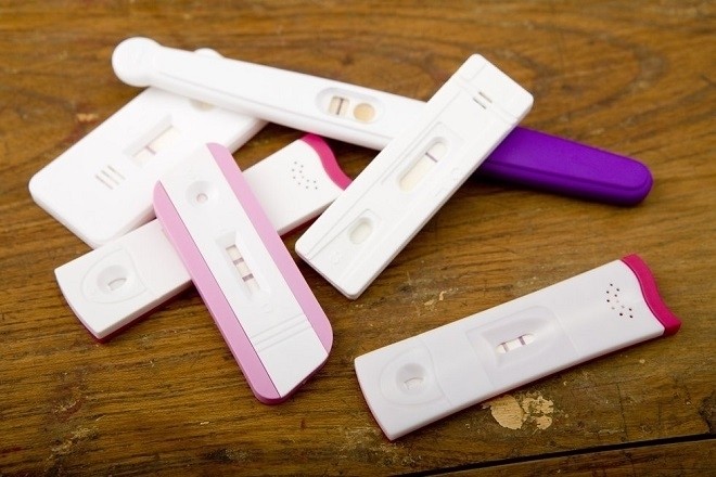 Cách dùng que thử thai và bút thử thai cho chị em xác định mang thai sớm nhất