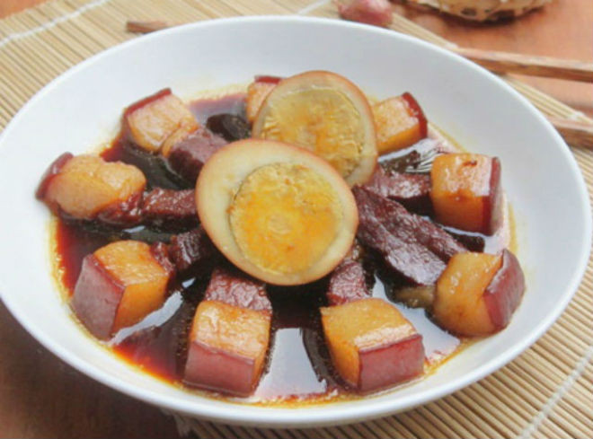 thịt kho trứng gà