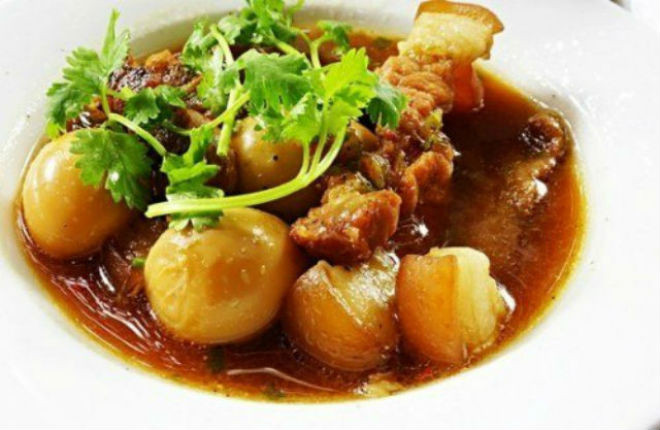thịt kho trứng cút