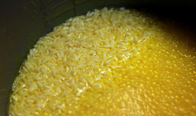 nấu cơm bằng nước luộc gà
