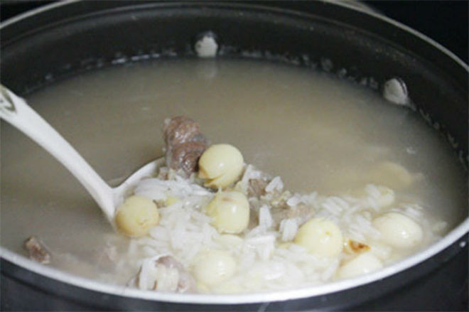 cho rau củ vào cháo