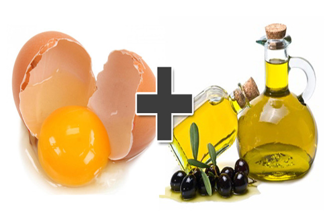 Dầu olive và trứng gà - nguyên liệu chính để làm sốt mayonnaise ngon.